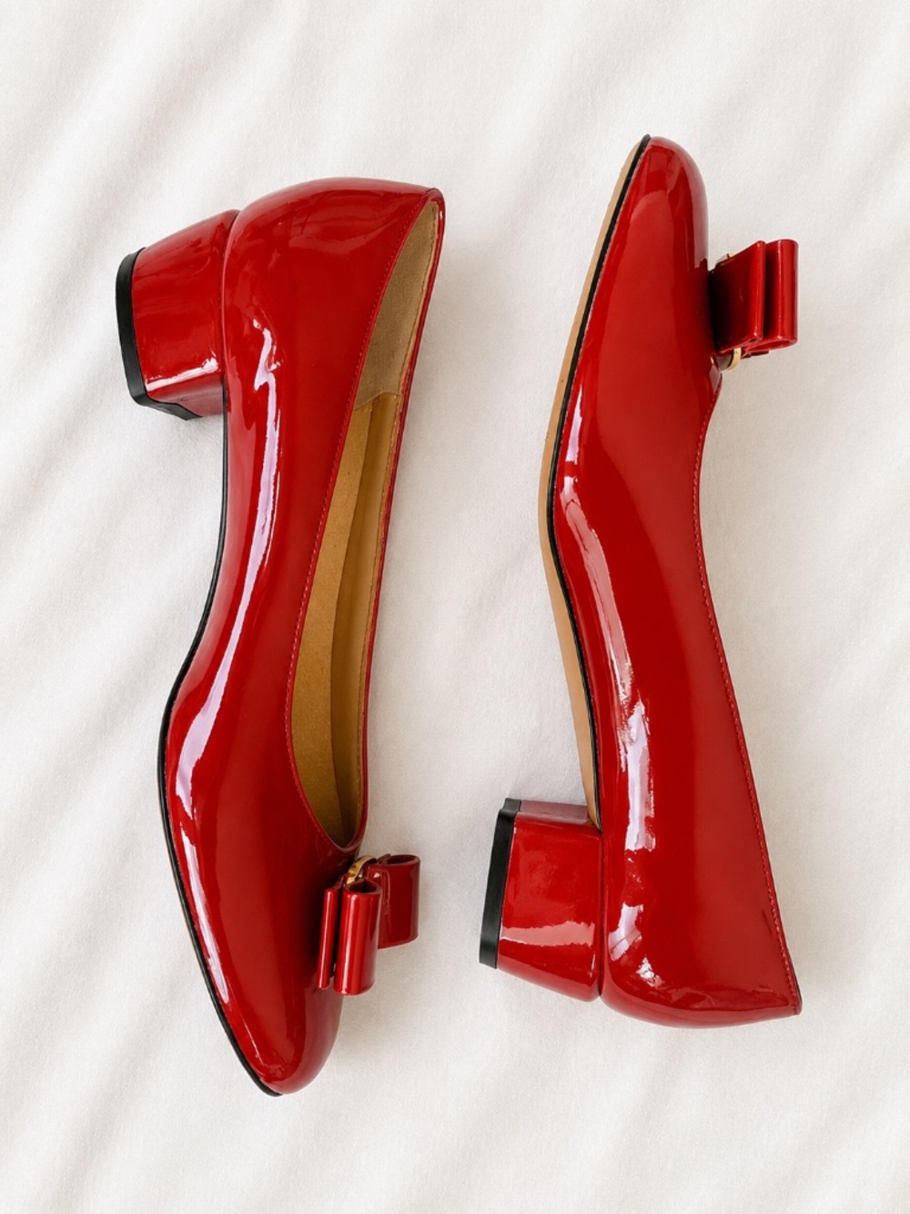 Salvatore Ferragamo Red Patent Vara Pumps 5B Gold Bow Made in Italy - Picture 3 of 6